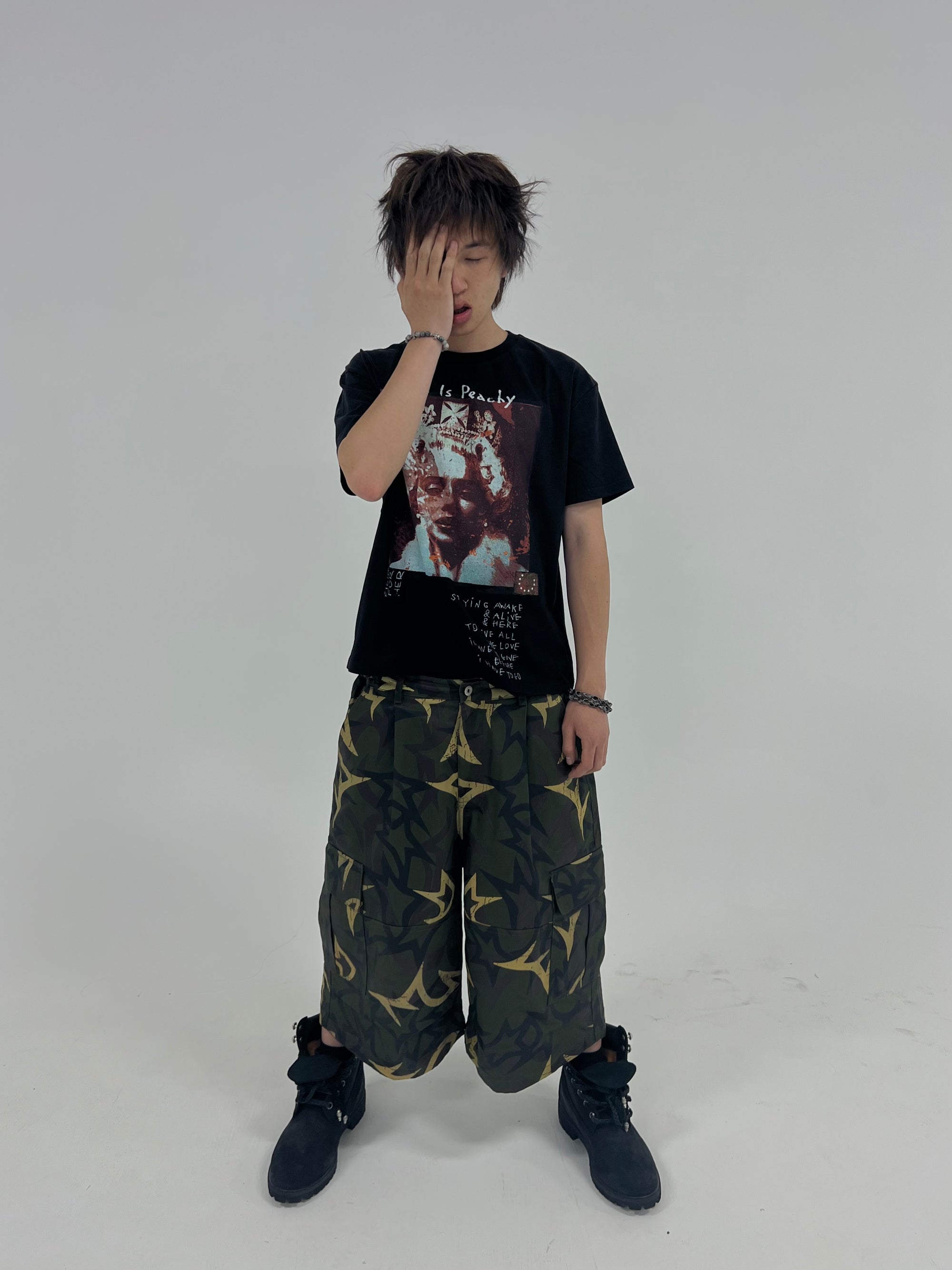 THORN STAR CROPPED PANTS