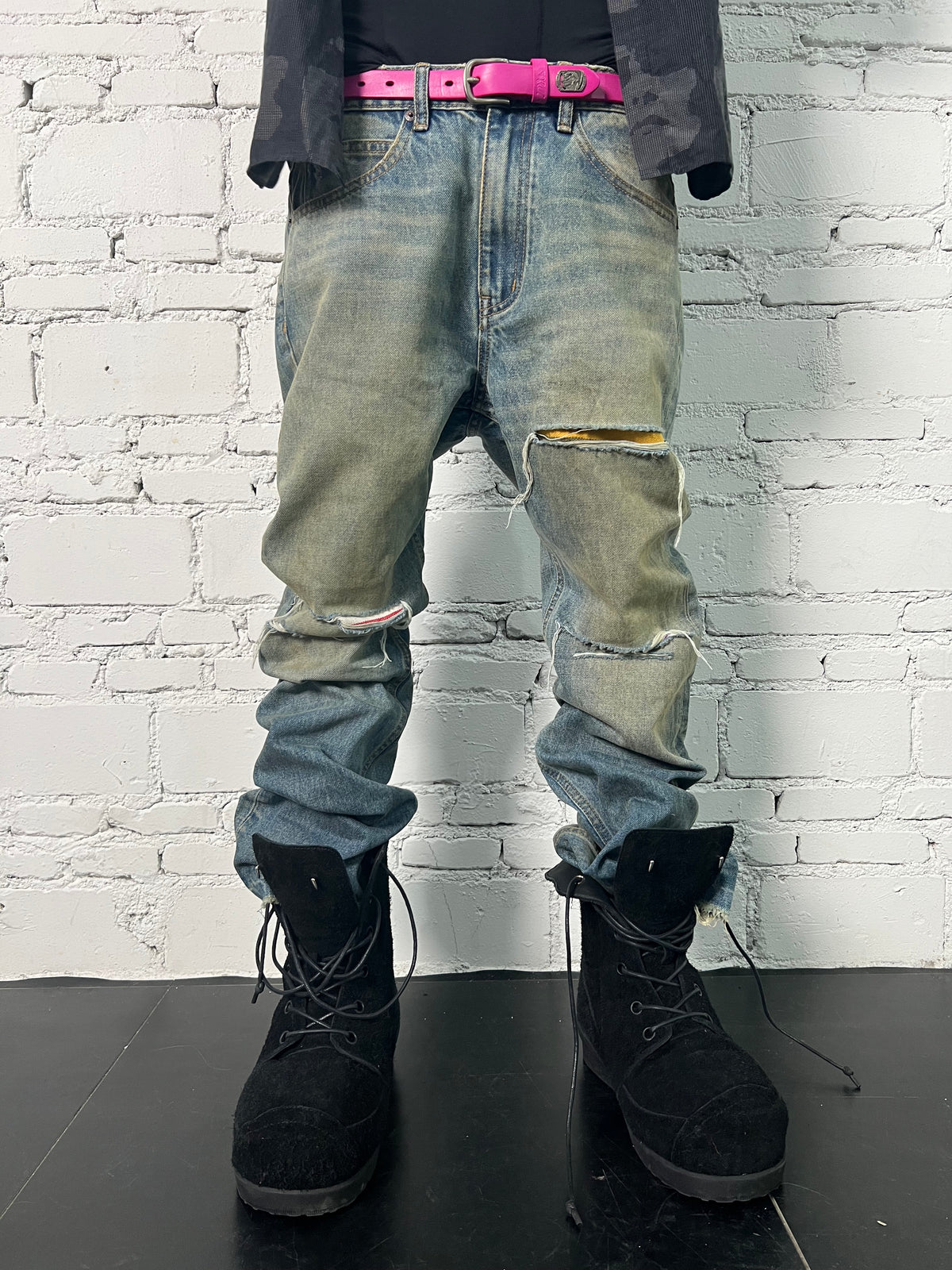 DESTROY WASH SLIM STRAIGHT JEANS