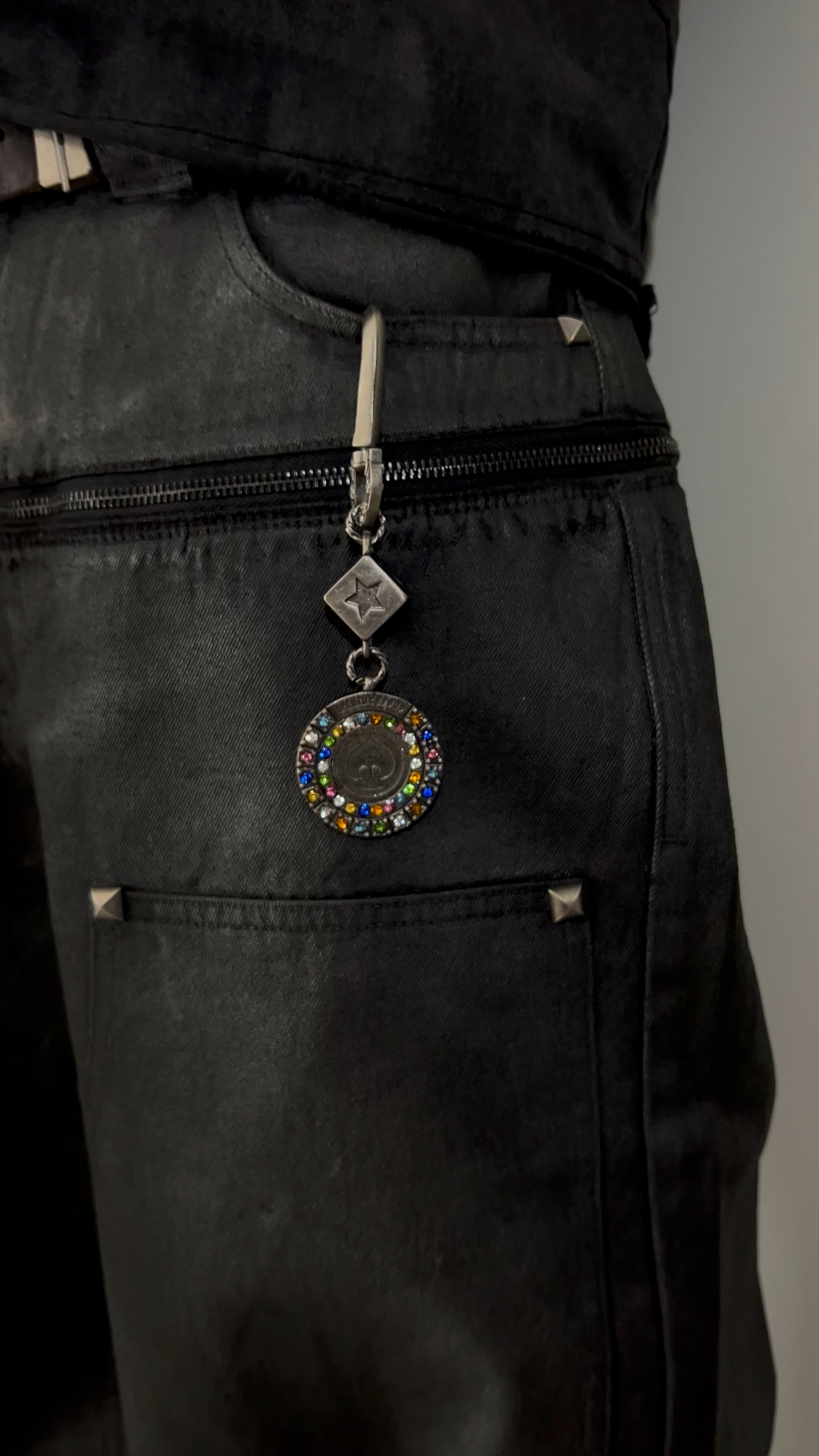 COLORED DIAMOND POKER CHIP DICE KEYCHAIN