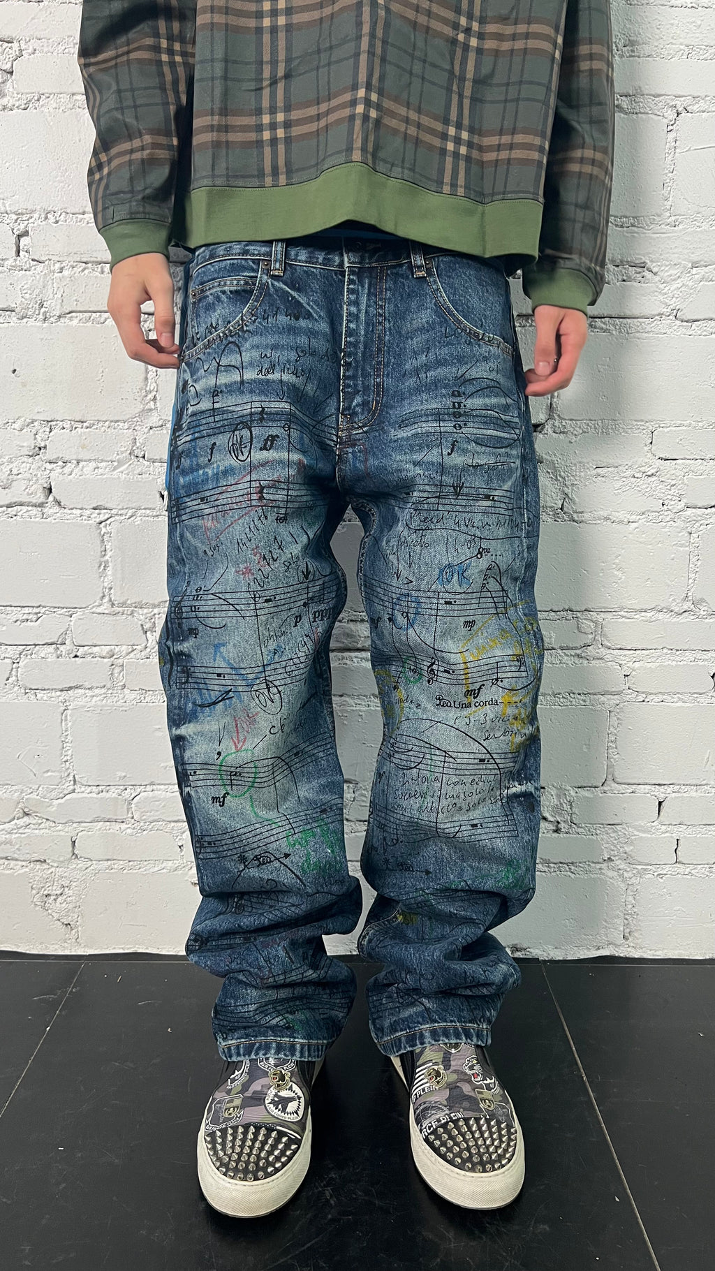 GRAFFITO STAFF NOTE WHISKER WASH JEANS