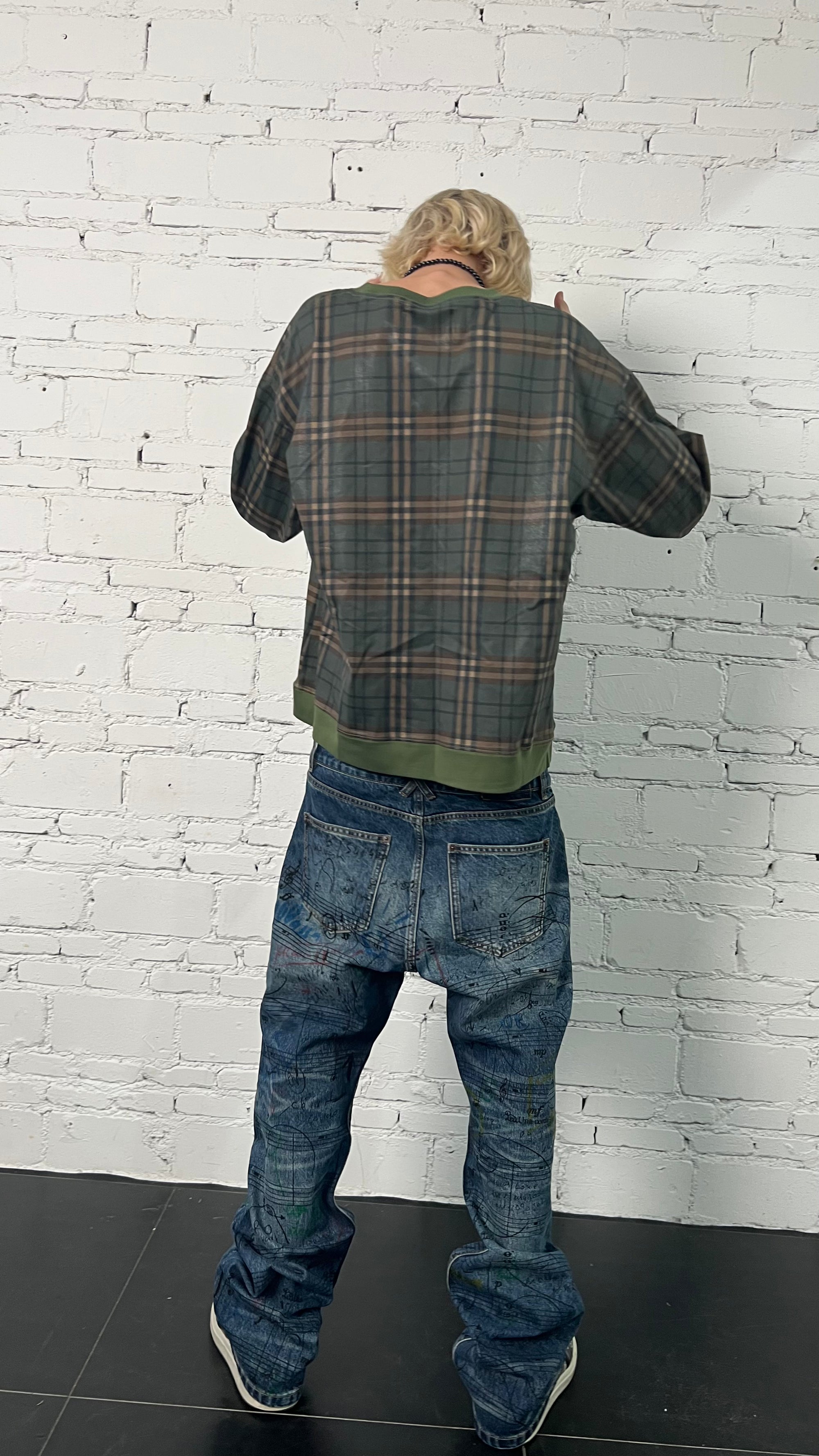 GRAFFITO STAFF NOTE WHISKER WASH JEANS
