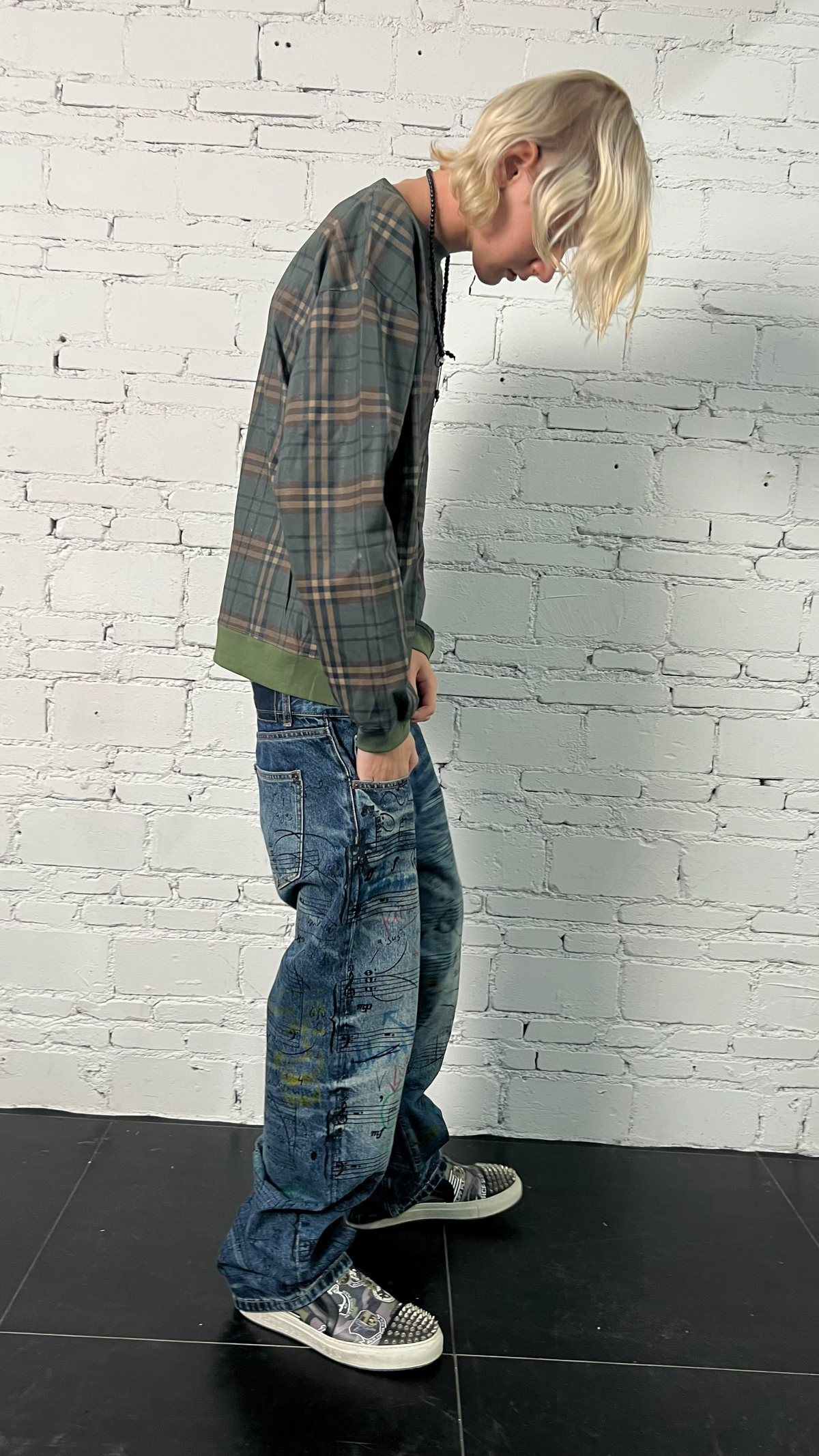 GRAFFITO STAFF NOTE WHISKER WASH JEANS